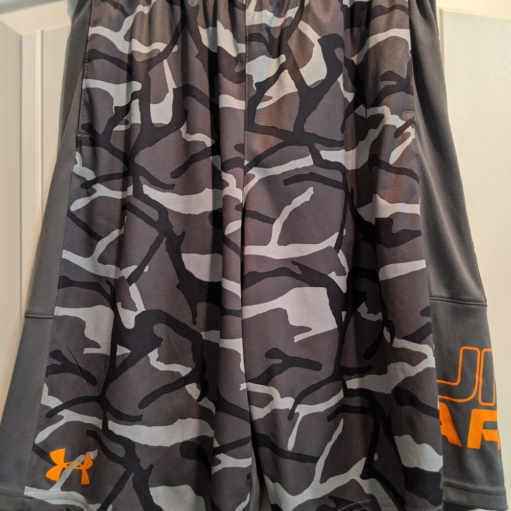 Under Armour Boys Youth Large shorts